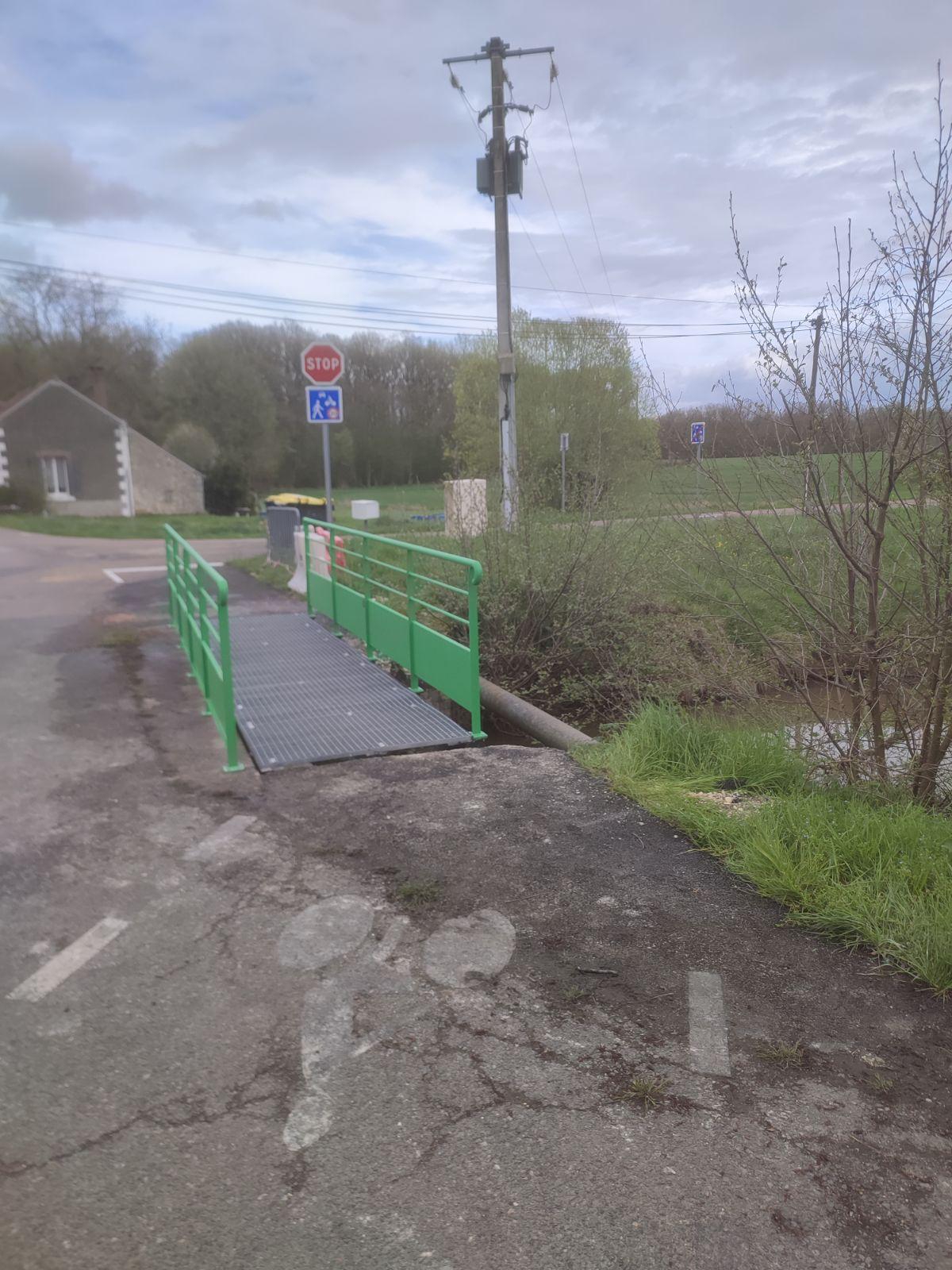 Passerelle métallique